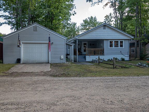 3rd image of 13876 Merrill Ave