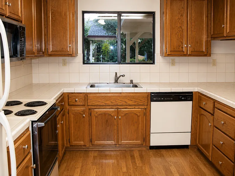 12930 Mott Ct — Photo 5