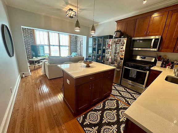 2nd image of 1038 W Bryn Mawr Ave #2