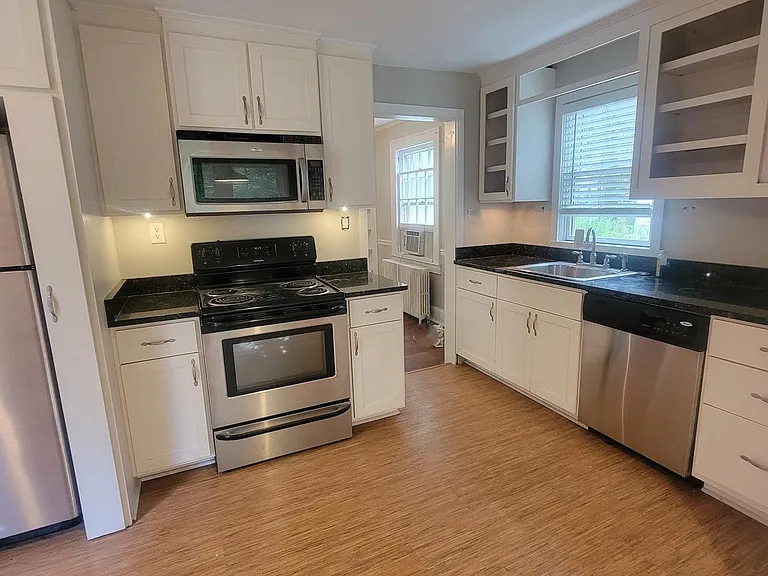 905 Evergreen Ave — Photo 6