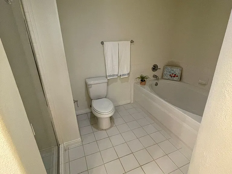 Glenoaks Villas — Photo 63