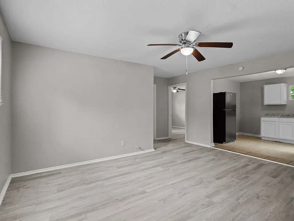 2328 Boss St