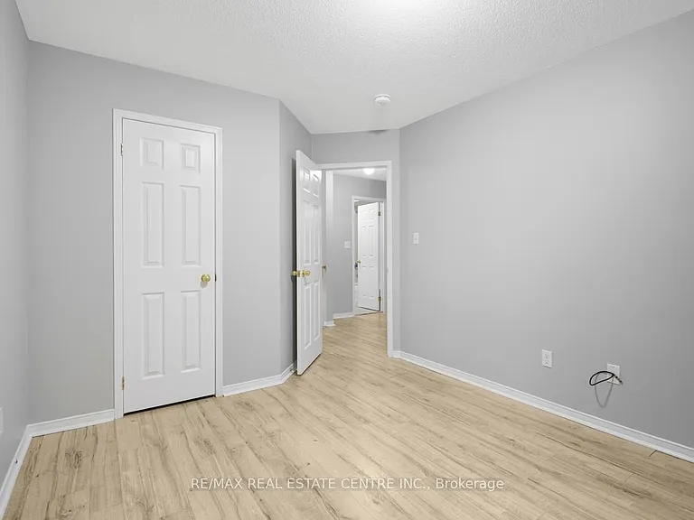 112 Commodore Dr — Photo 29