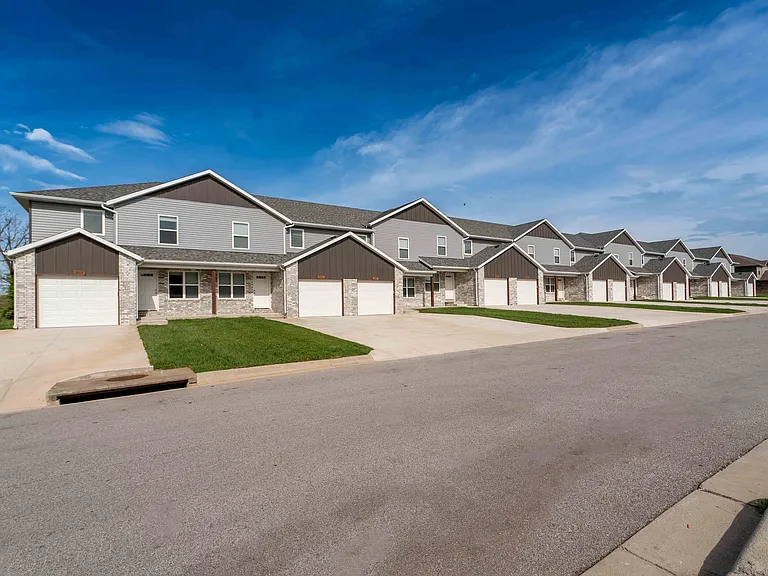 Oakwood Heights Townhomes — Photo 87