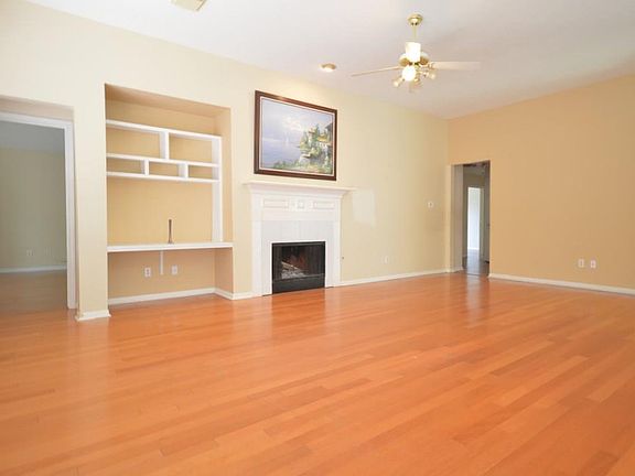 5th image of 12803 Village Way Dr
