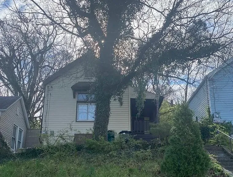 4570 Hamilton Ave — Photo 1