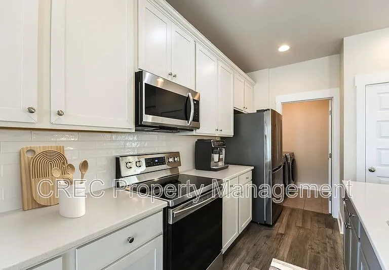7811 Park Gate Dr — Photo 6