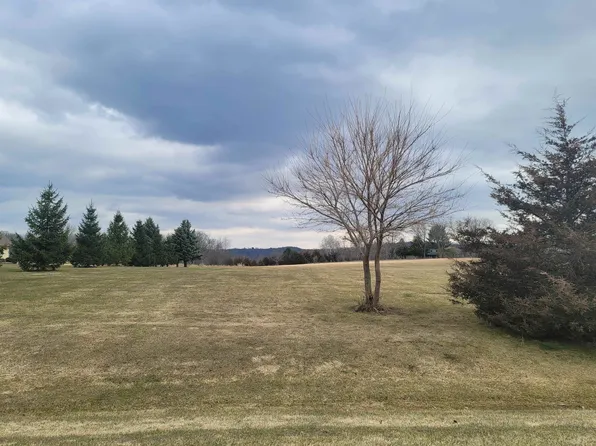 12 Cemetery Ridge Rd, Galena, IL 61036
