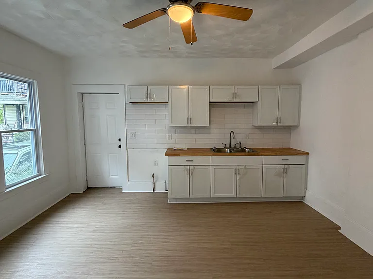 1139 E 74th St #1137 — Photo 5
