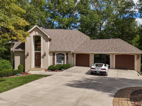 1003 Woodcrest Ct, Valparaiso, IN 46383