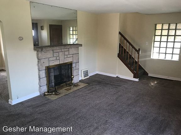 3rd image of 1005 Craig St
