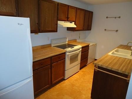 2nd image of 135 Viking Dr E APT 115