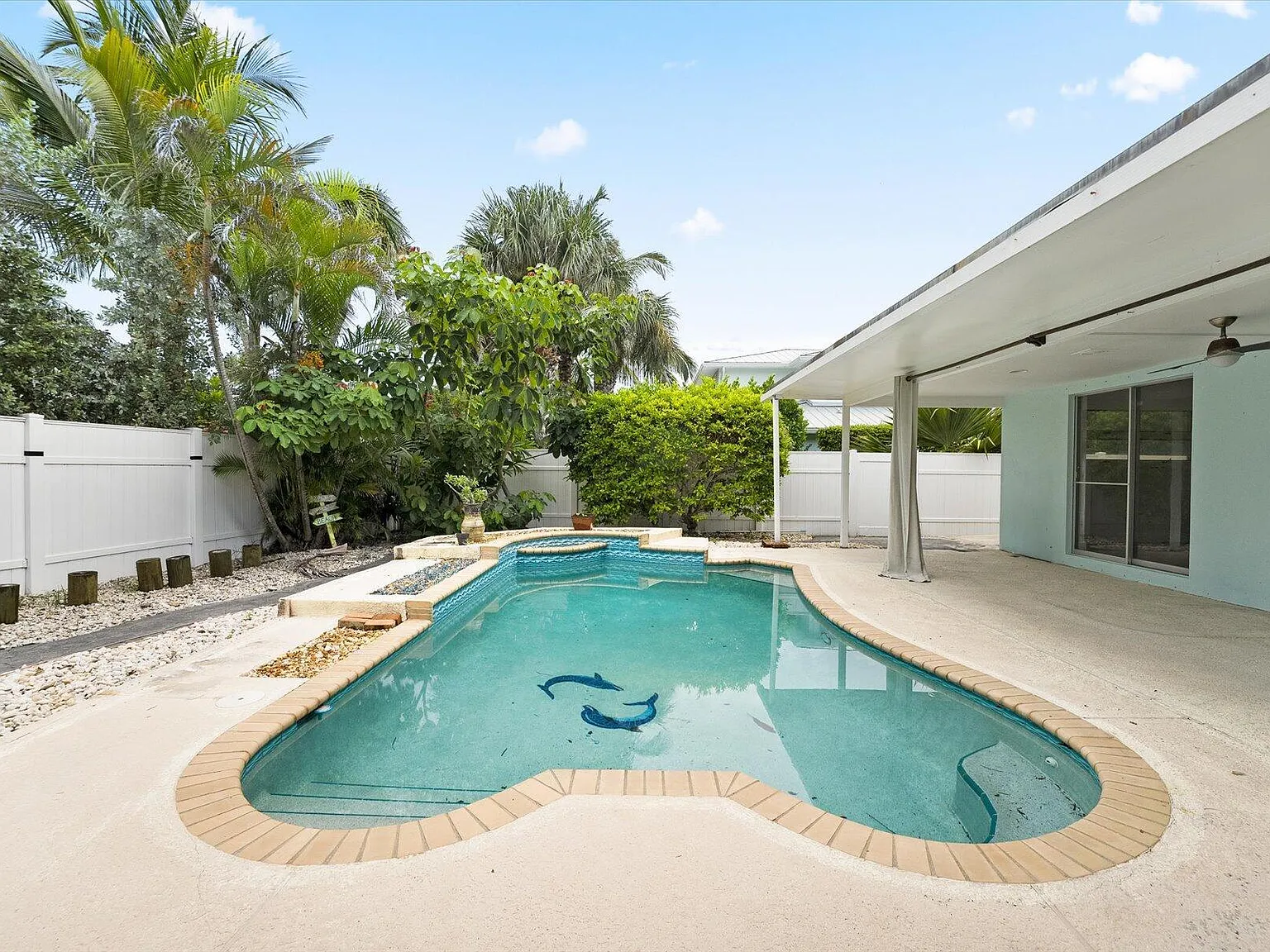 3 bed, 3.0 bath, 2205 sqft, $6,000 — Photo 3