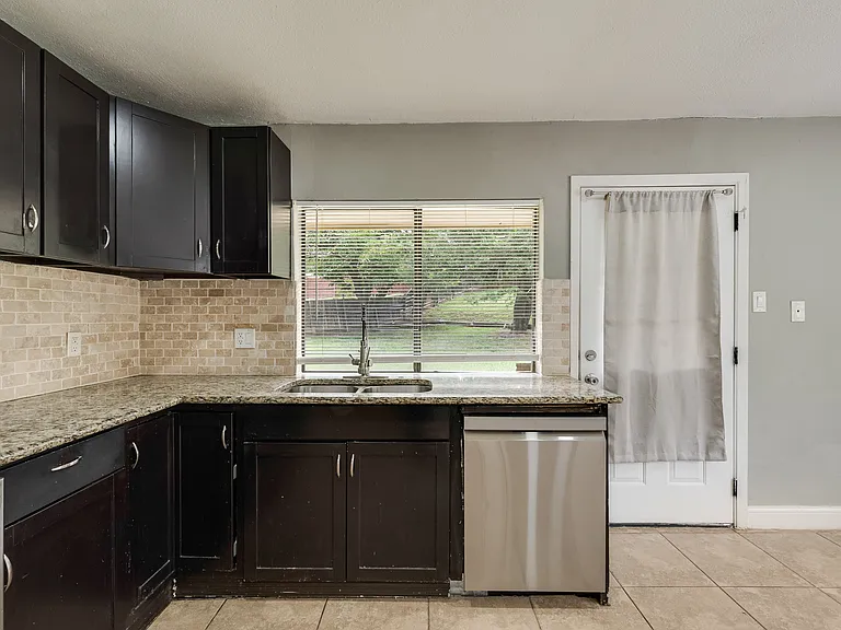 1732 Delaford Ct — Photo 15