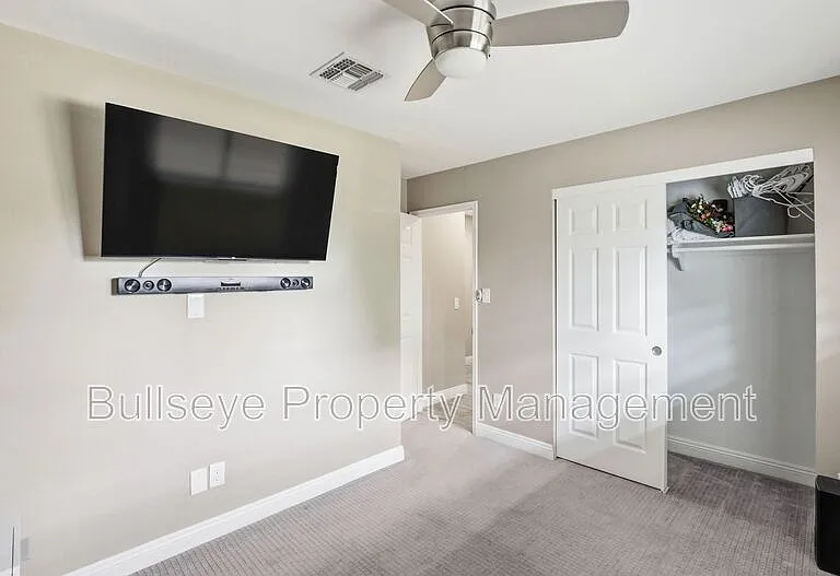 4607 N 82nd St — Photo 26