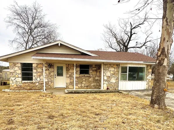303 Meadowview Ln, Kerrville, TX 78028