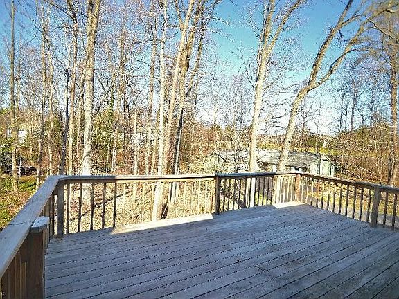 4th image of 1022 Mastline Dr