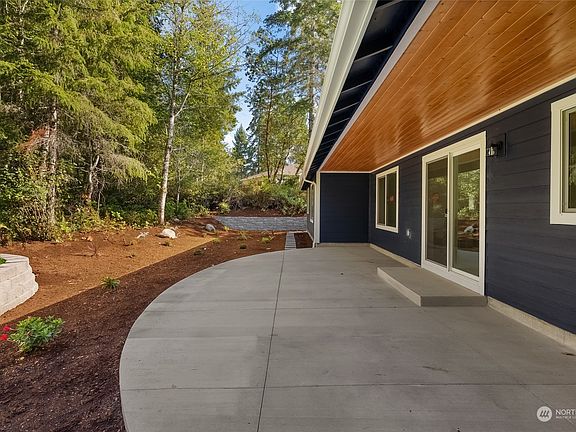 5th image of 7422 182nd Avenue Ct NW