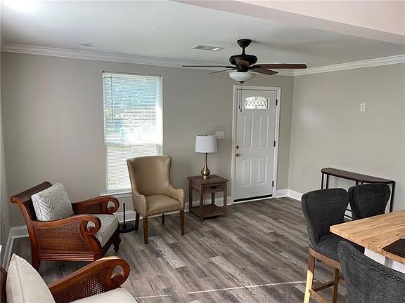 4th image of 1008 W Charles St