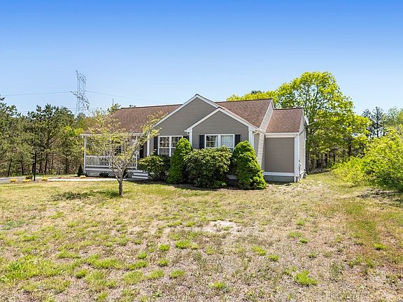 3rd image of 307 Lunns Way