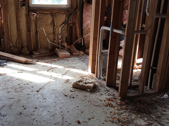 4th image of 2410 Washington Blvd