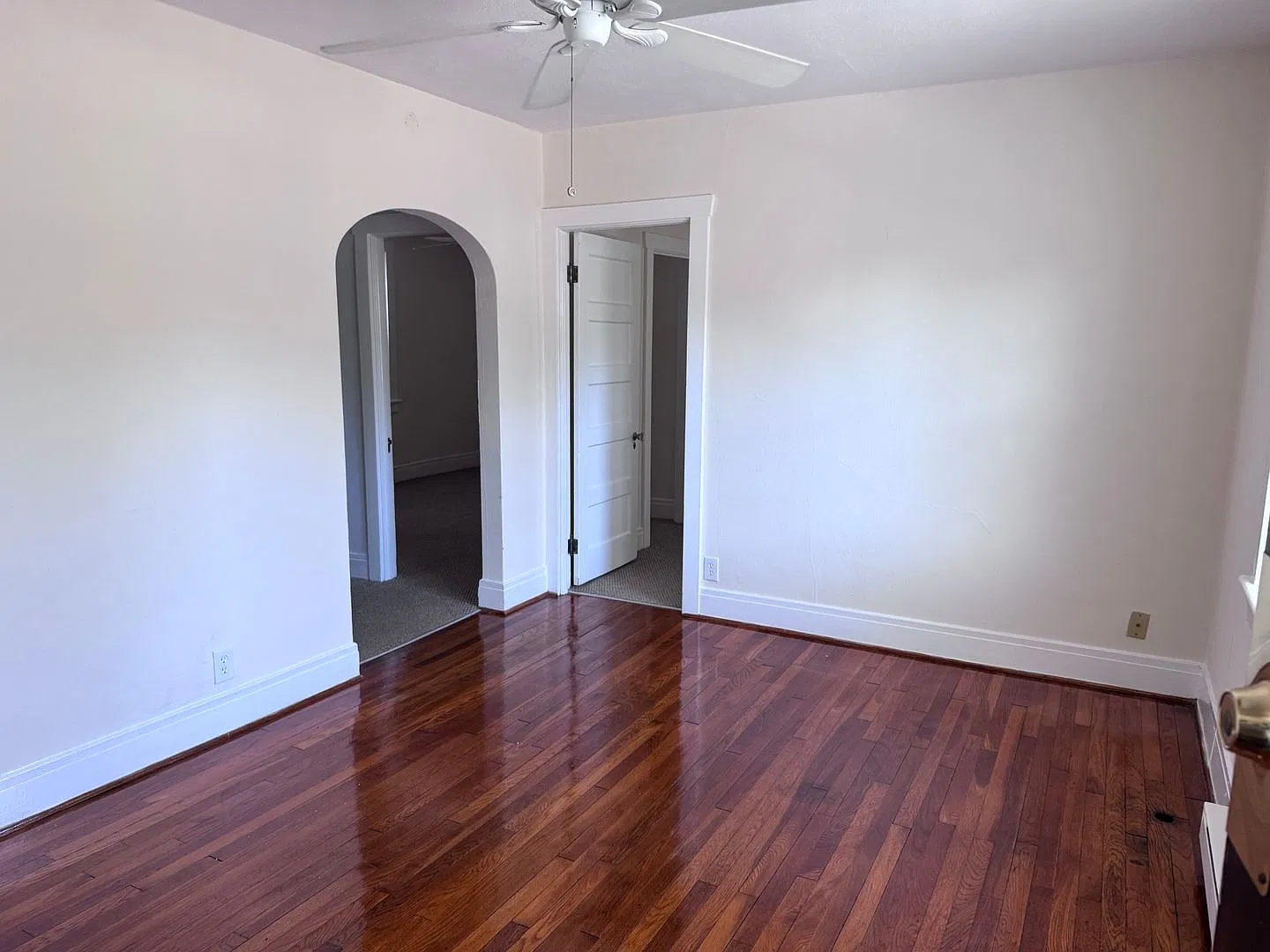 4911 Newport Avenue — Photo 1