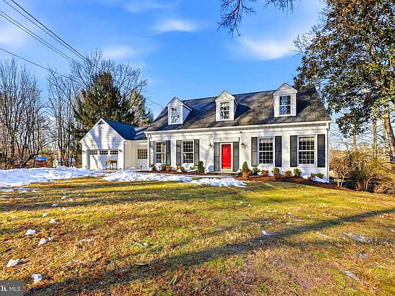 4th image of 9101 Warfield Rd