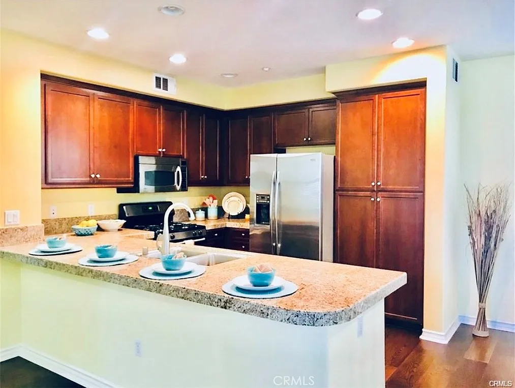 1 bed, 1.5 bath, 1050 sqft, $2,950 — Photo 3