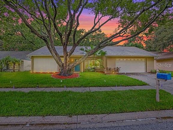 3rd image of 285 Arbor Dr E