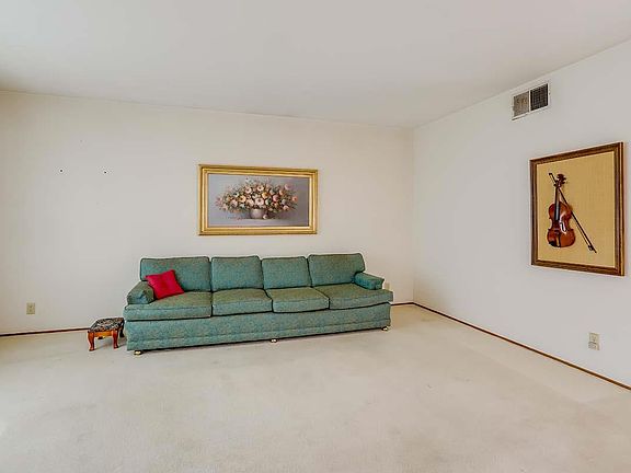 5th image of 586 Eden Ct