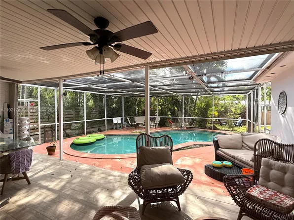 5424 Van Buren St, Hollywood, FL 33021