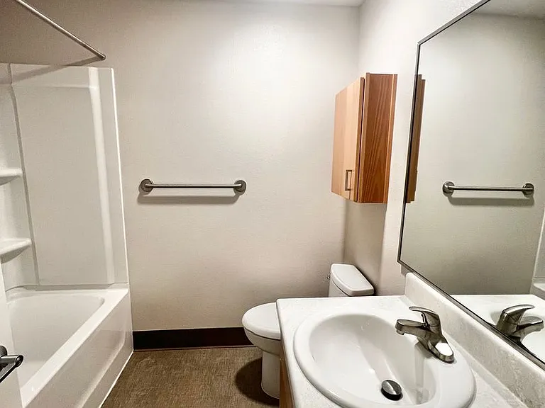 Cougar Creek Apartments — Photo 7