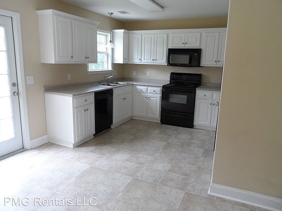 3rd image of 1034 Moss Creek Cir