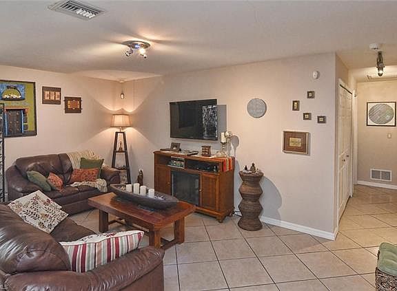 2nd image of 1519 SE 13th St