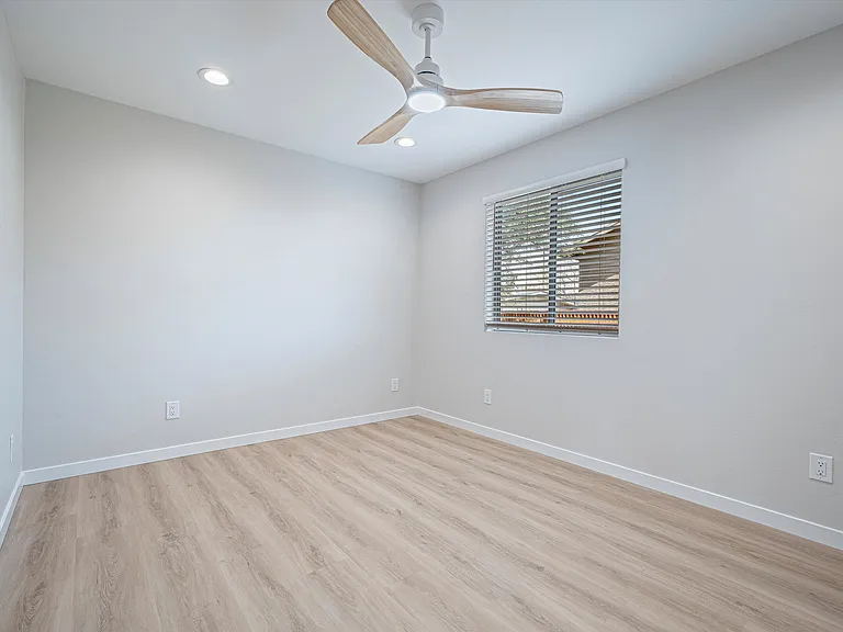 739 N Queen Ave #2 — Photo 16