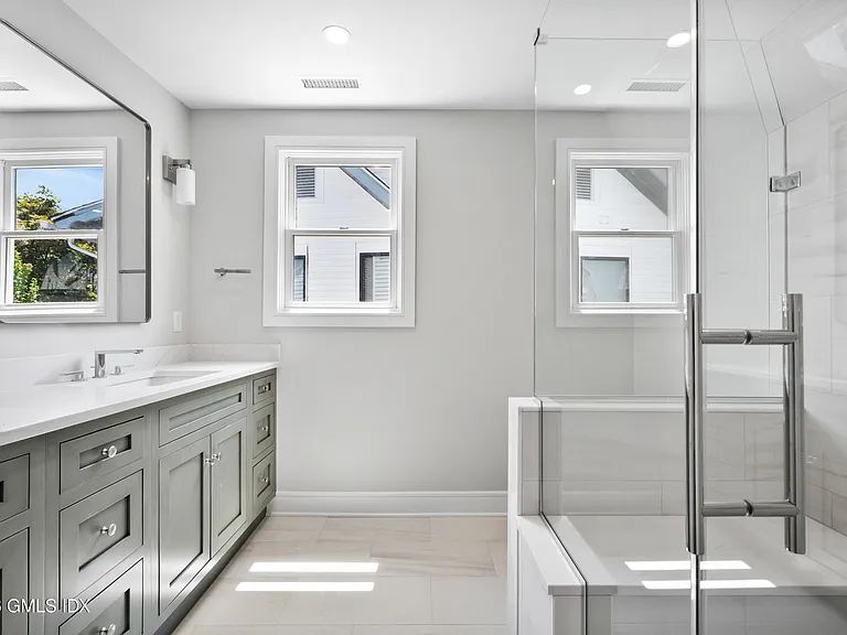 115 E Elm St — Photo 11