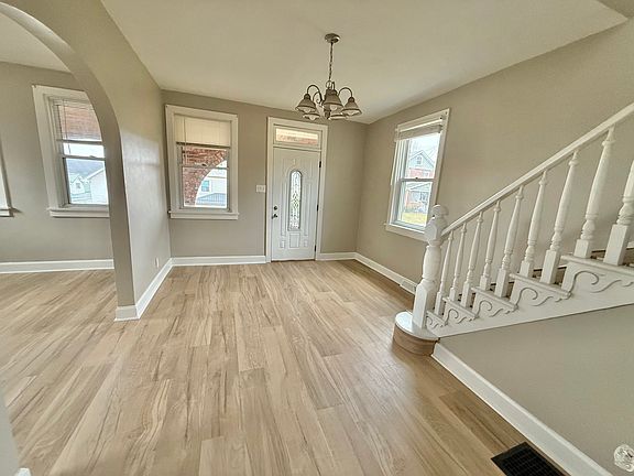 3rd image of 1914 Woodmont Ave