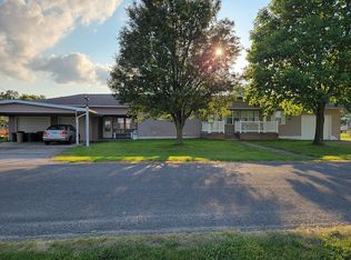 302 S Pine St, Hoffman, IL 62250