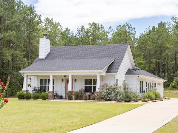 35 Pine Grove Ln, Salem, AL 36874