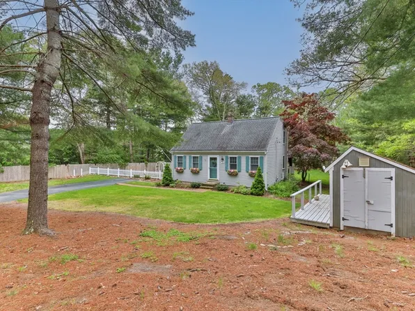 195 Knotty Pine Ln, Barnstable, MA 02630