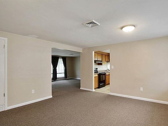 5th image of 708 E Dorothy Ln