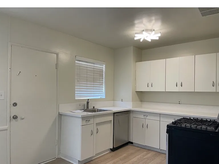 12062 Moorpark St #6 — Photo 3