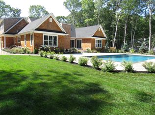 8 Crescent Way, Shelter Island Heights, NY 11965