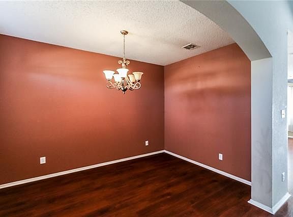 4th image of 304 Creek Point Ln