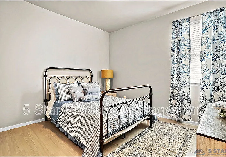 12612 Dorchester Ave — Photo 8