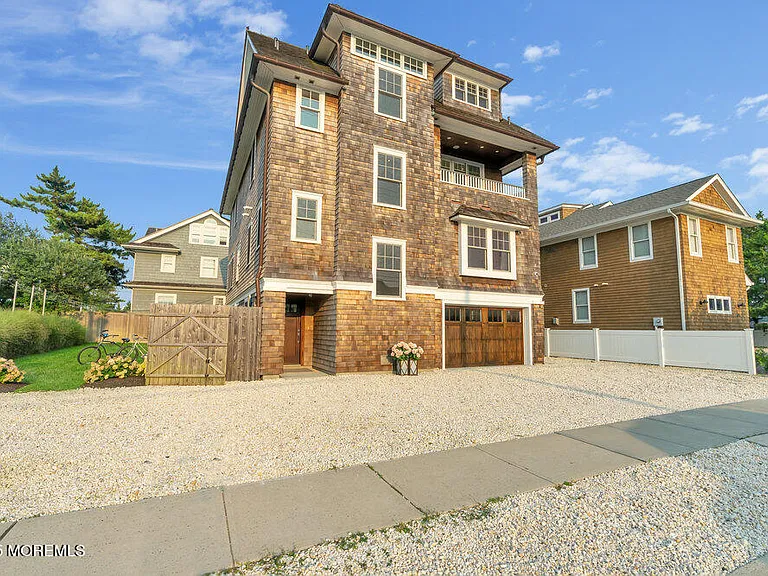 985 Ocean Ave — Photo 144
