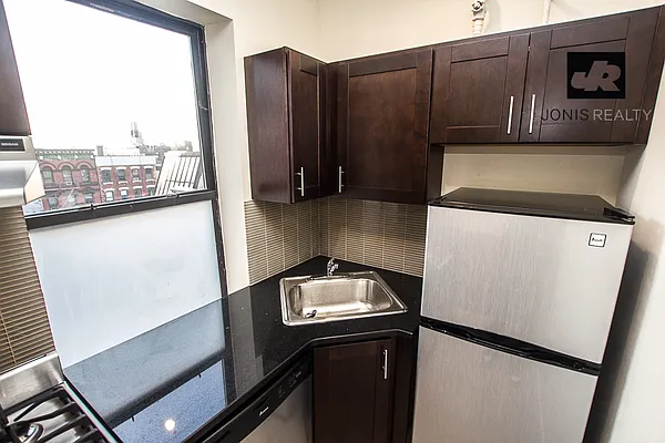 Rented by Jonis Realty | media 9