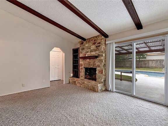 5th image of 1018 Hillside Oaks Dr