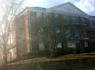 17W730 Butterfield Rd APT 105, Oakbrook Terrace, IL 60181