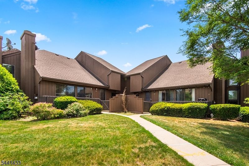 1st image of 261 Kingsberry Dr